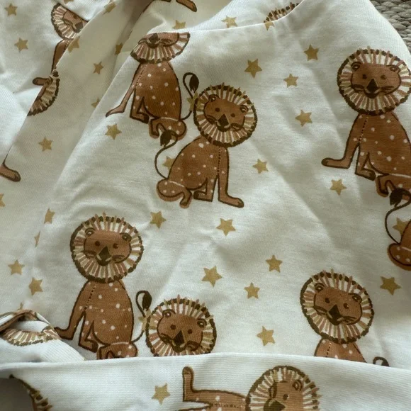 Kate Quinn Hooded Baby Robe - Lion Print - Picture 2 of 3